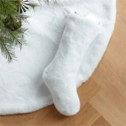 Harlee White Faux Fur Christmas Tree Skirt 48'' -Home Decor Sale HarleeWhiteFauxFurGrpHFHF22